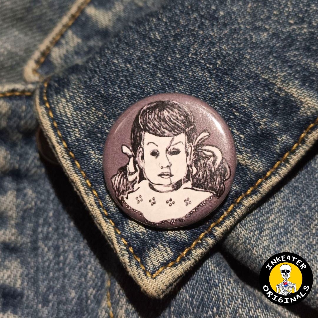 Broken Doll Button – Spooky-Cute Horror Accessory - Inkeater Originals